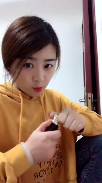娱乐吃瓜酱精致女生